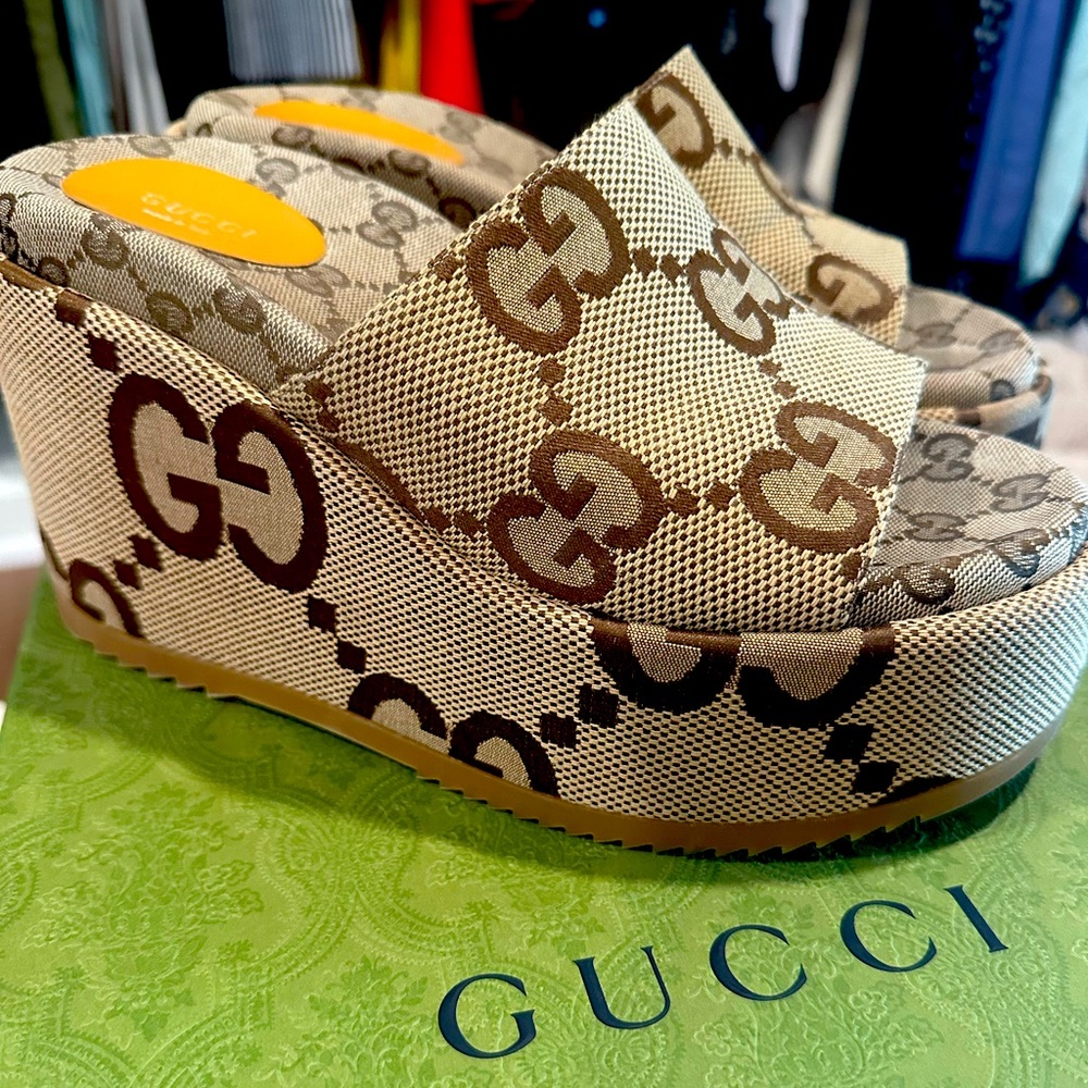 Jumbo GG Gucci platform slides